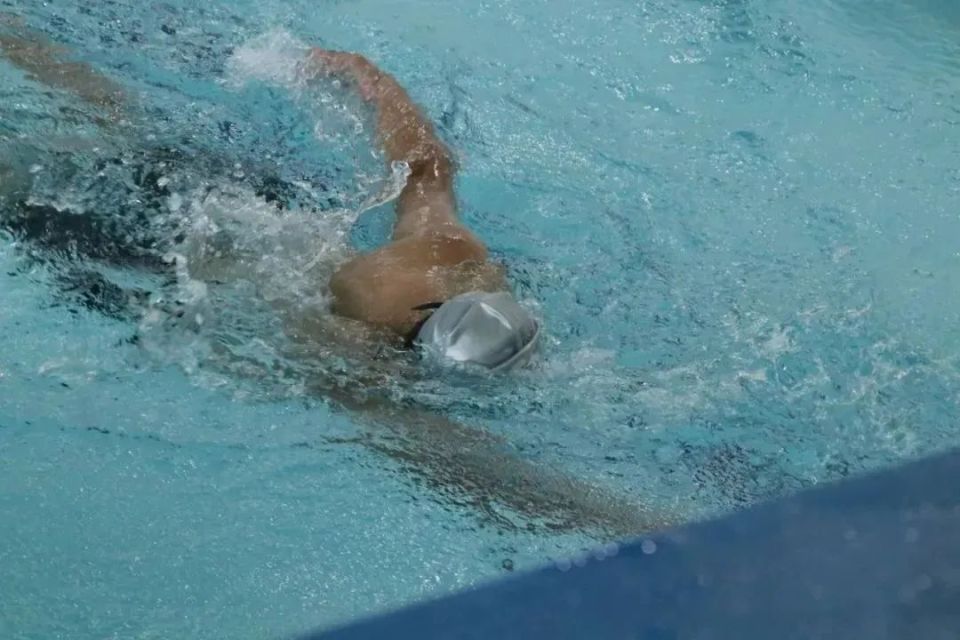 掌握的游泳, FMAA