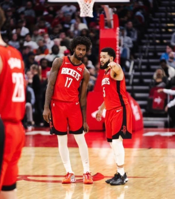 亚当斯之外, 火箭队的外