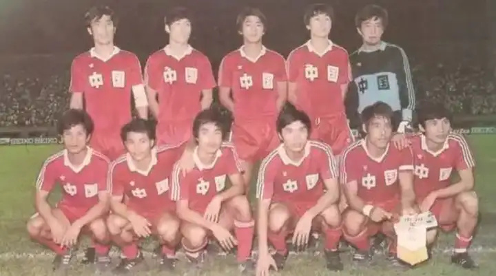 蔡晟, 特点鲜明, 相符的