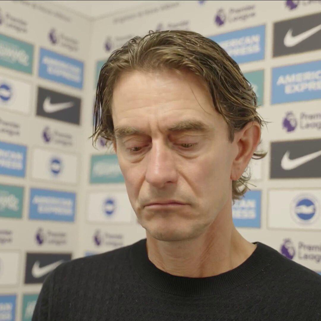 里展现出极, 球队两球落